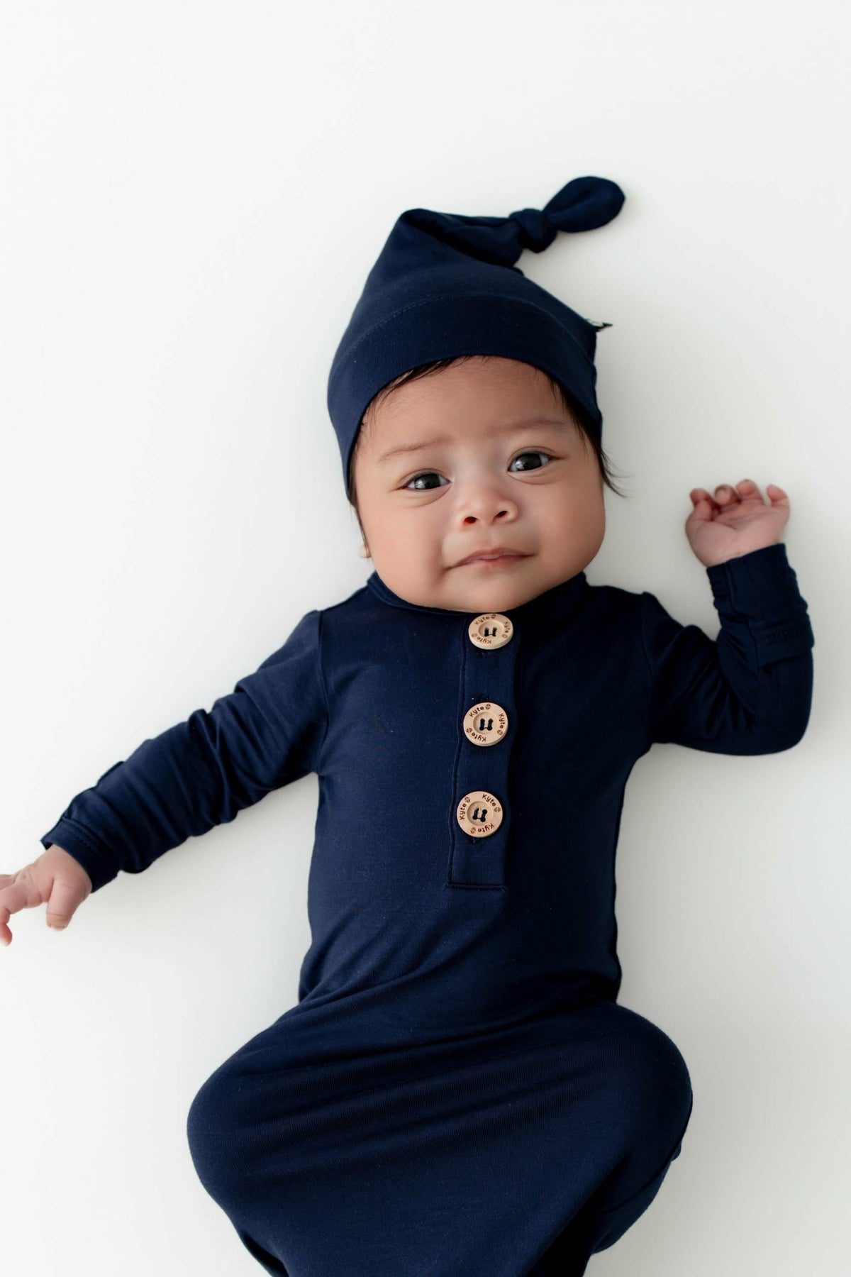 Kyte Baby Knotted Gown with Hat Set in Navy