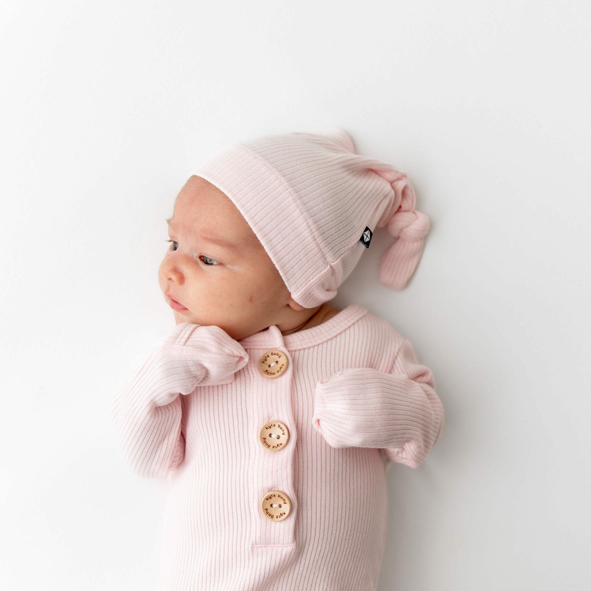 Kyte Baby Ribbed Knotted Day Gown with Hat Set in Sakura