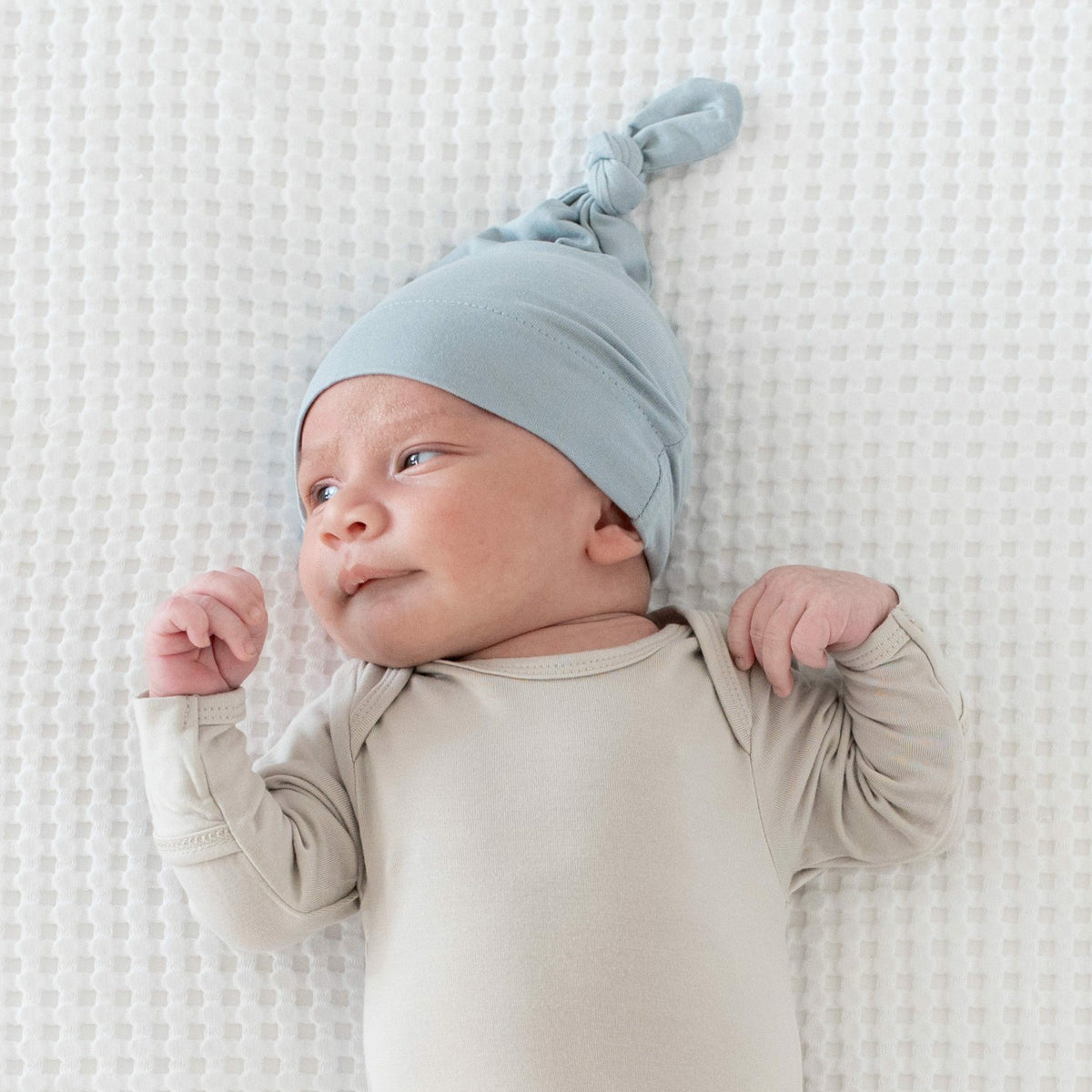 Kyte Baby Knotted Cap in Fog