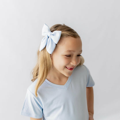 Kyte Baby Medium Alligator Clip Bow in Breeze