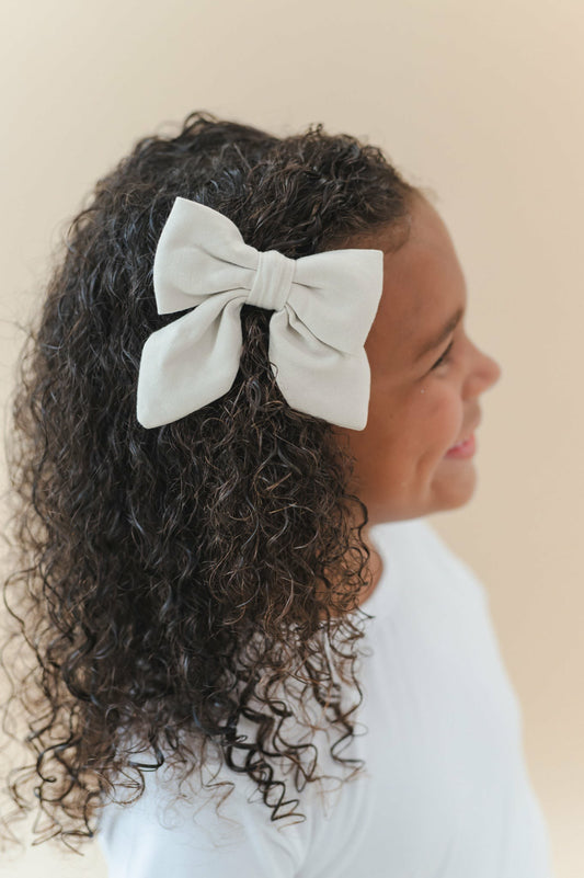 Kyte Baby Large Alligator Clip Bow in Oat