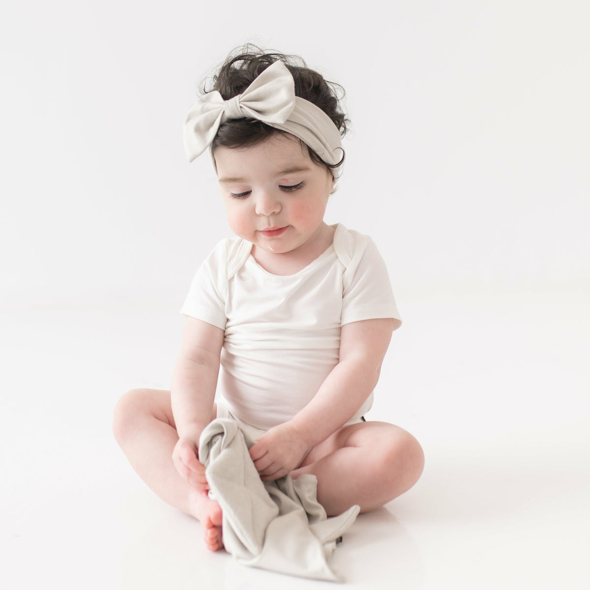 Kyte Baby Bow Headband in Oat