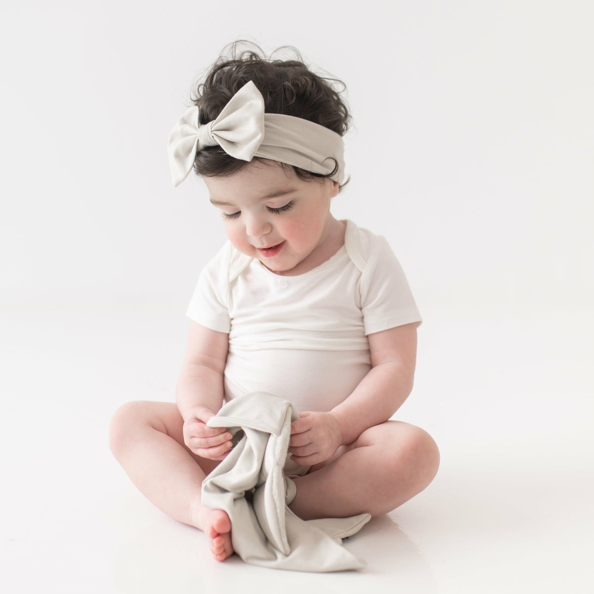 Kyte Baby Bow Headband in Oat