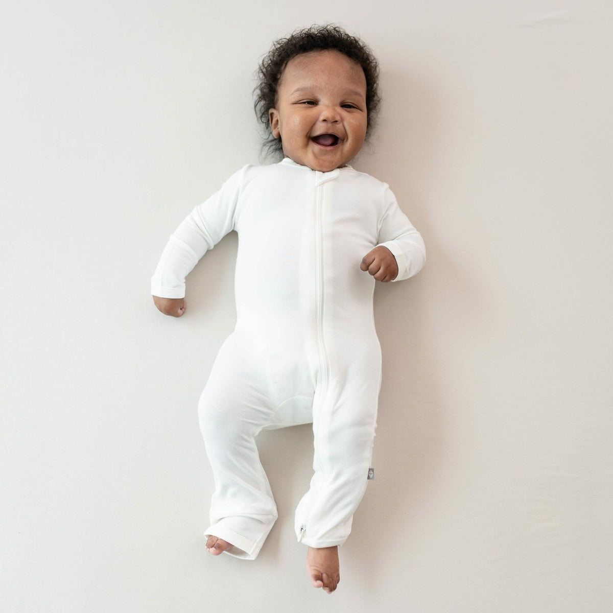 Kyte Baby Zippered Romper in Cloud