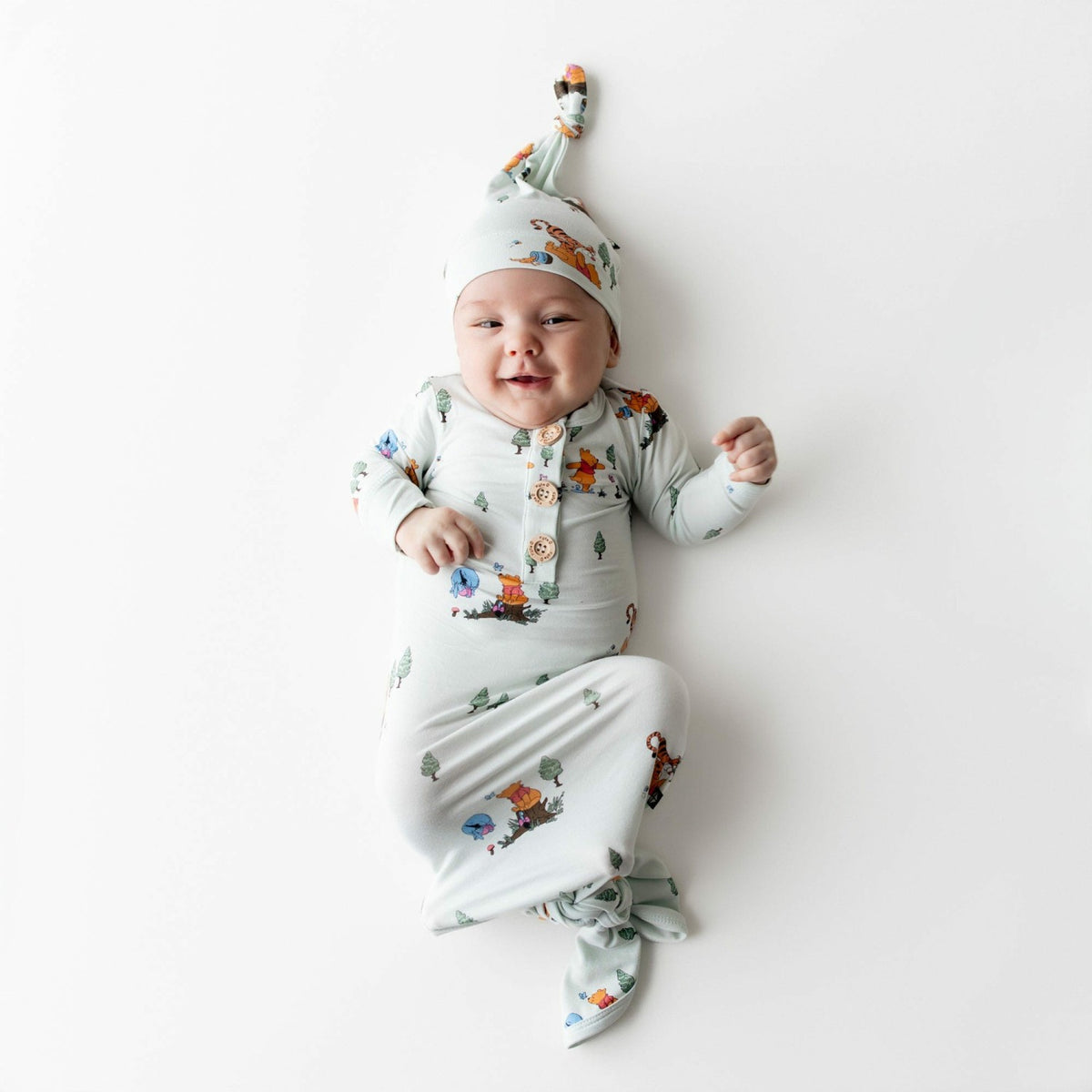 Kyte Baby Knotted Day Gown with Hat Set in Winnie the Pooh Hundred Acre Wood