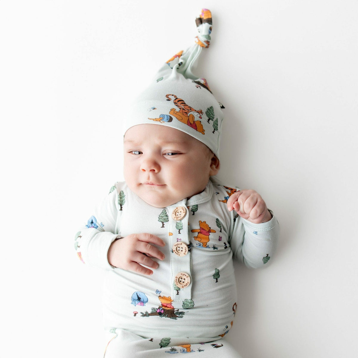Kyte Baby Knotted Day Gown with Hat Set in Winnie the Pooh Hundred Acre Wood