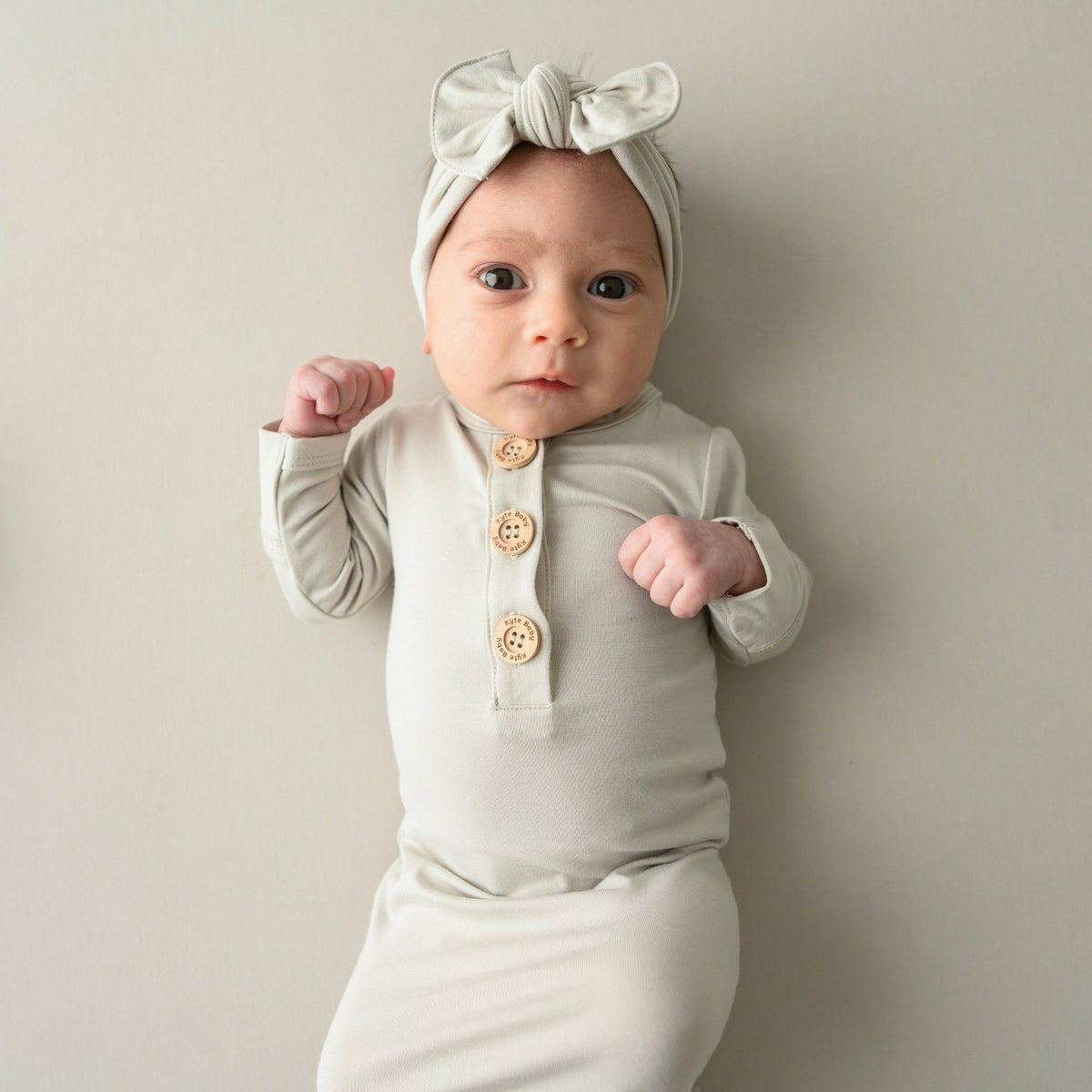 Kyte Baby Oat Knotted Gown Bow Set