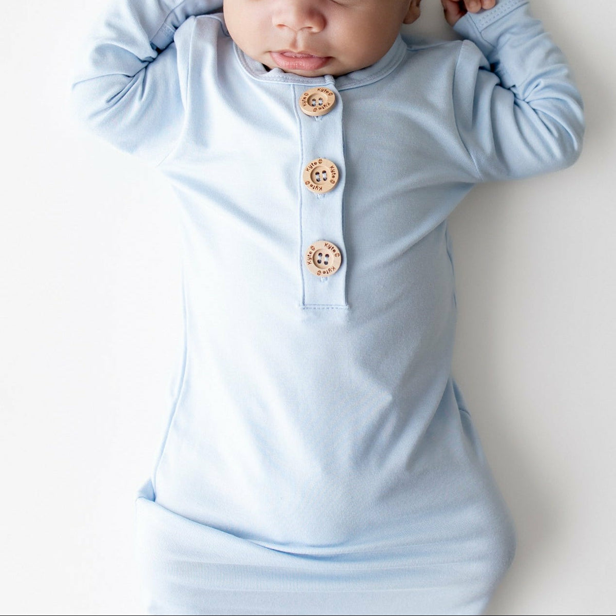 Kyte Baby Knotted Day Gown with Hat Set in Breeze