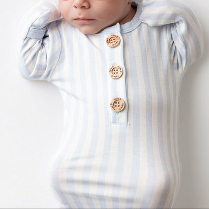 Kyte Baby Knotted Day Gown with Hat Set in Small Mist Stripe