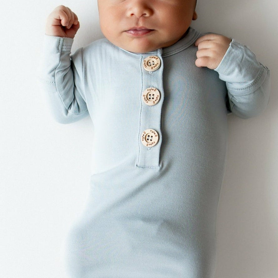Kyte Baby Knotted Gown with Hat Set in Fog