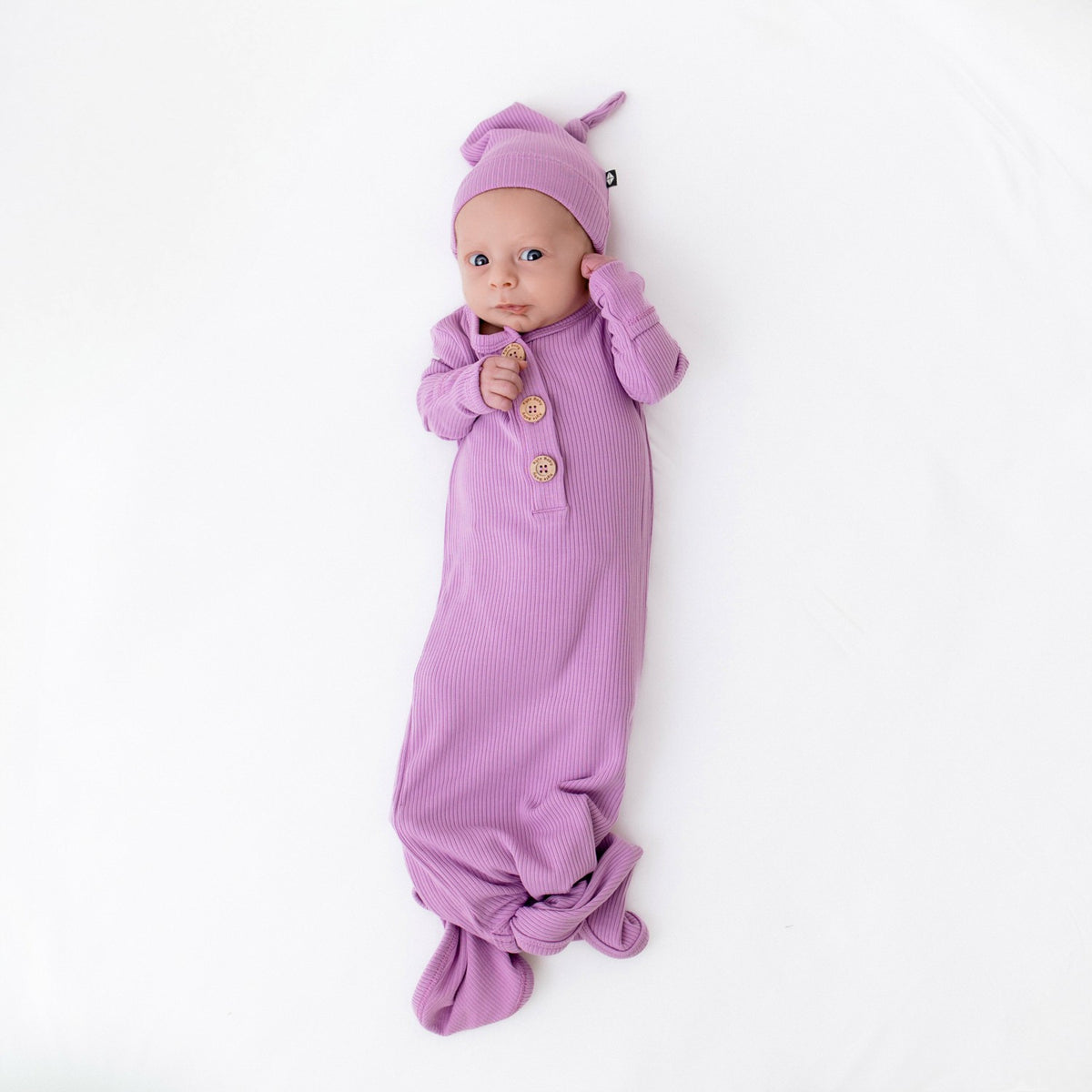 Kyte Baby Ribbed Knotted Day Gown with Hat Set in Poi