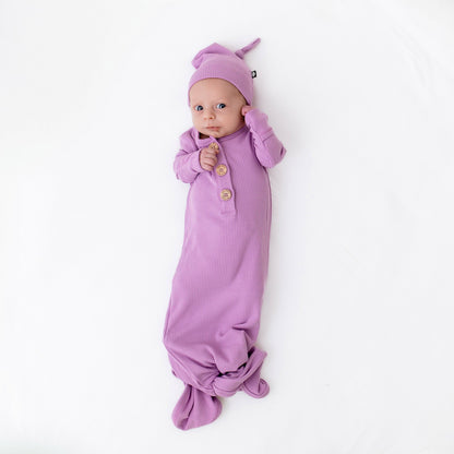Kyte Baby Ribbed Knotted Day Gown with Hat Set in Poi
