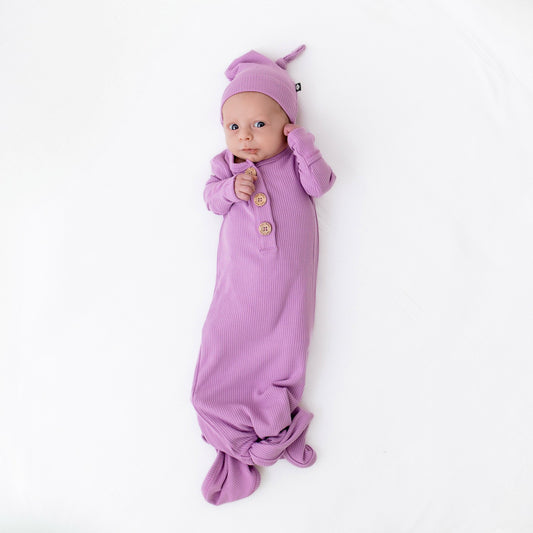 Kyte Baby Ribbed Knotted Day Gown with Hat Set in Poi