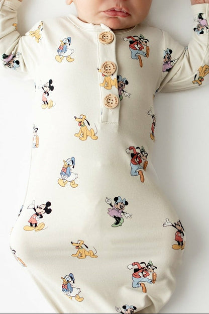 Kyte Baby Knotted Day Gown with Hat Set in Mickey Mouse and Friends