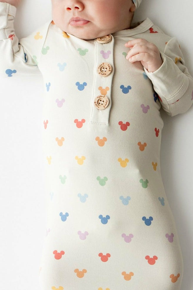 Kyte Baby Knotted Day Gown with Hat Set in Pastel Mickey Mouse