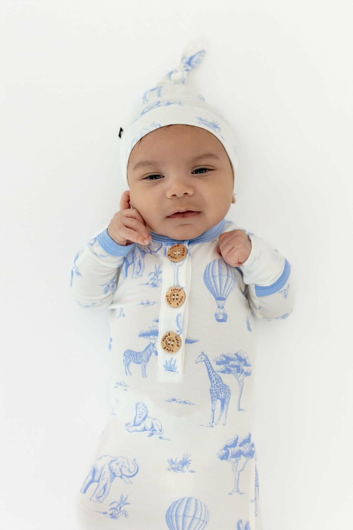 Kyte Baby Knotted Day Gown with Hat Set in Toile Safari