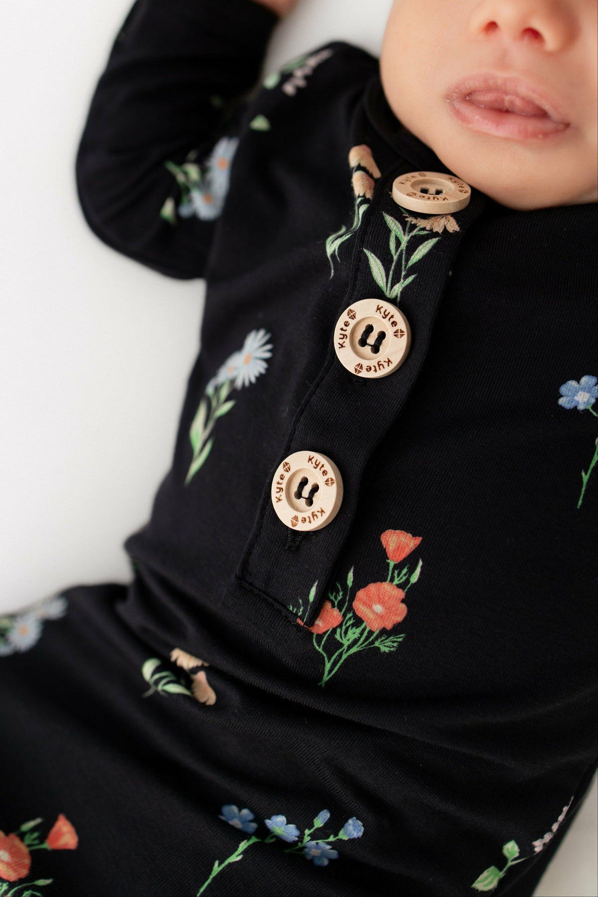 Kyte Baby Knotted Day Gown with Hat Set in Midnight Wildflower