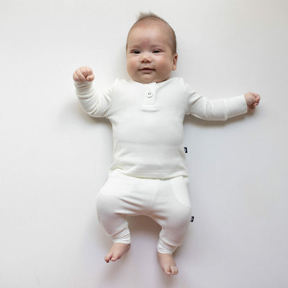Kyte Baby Ribbed Infant Henley Set in Cloud