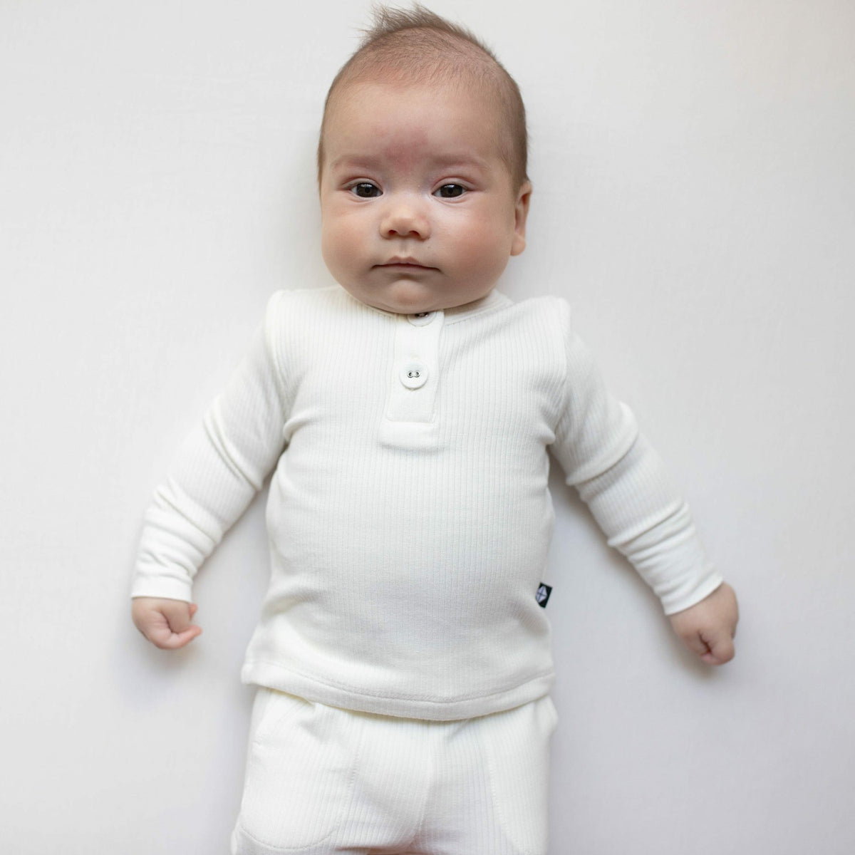 Kyte Baby Ribbed Infant Henley Set in Cloud