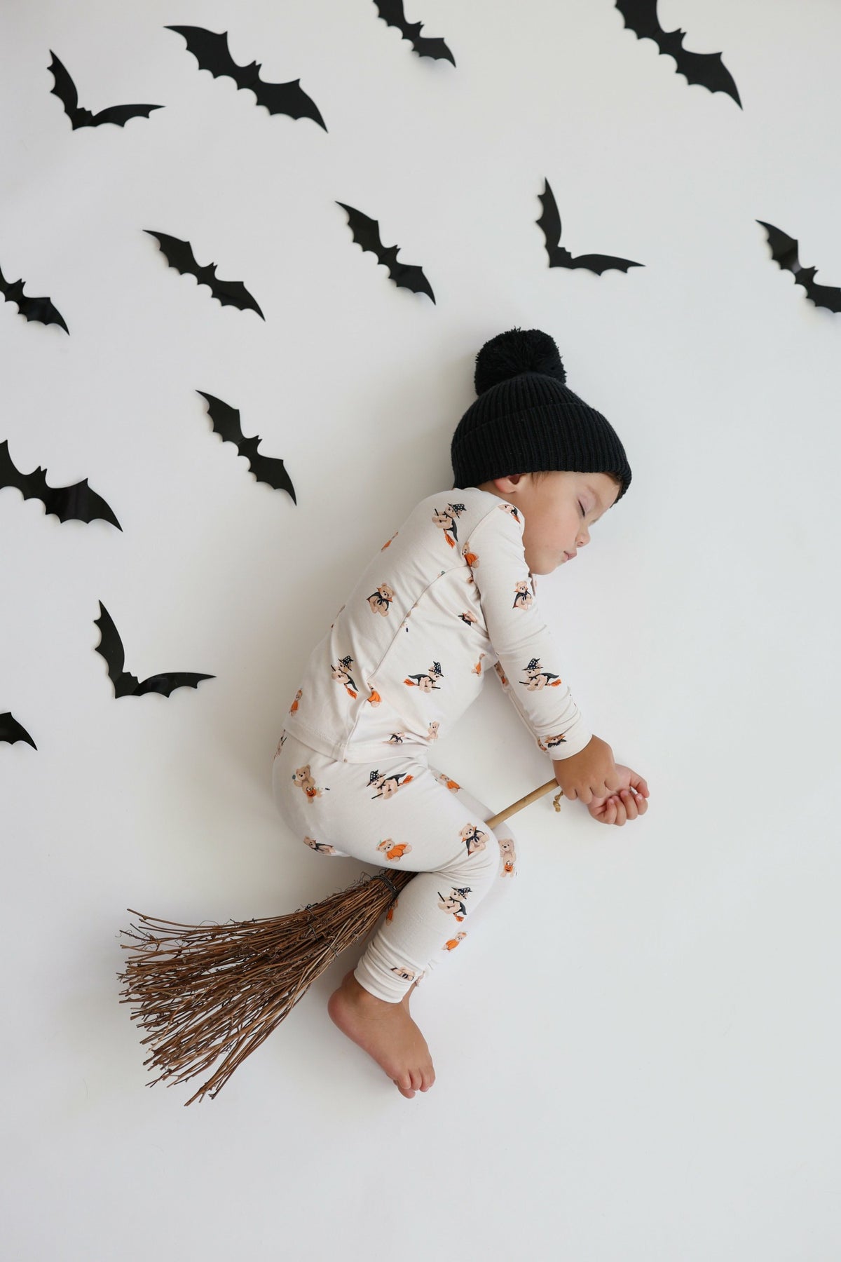 Kyte Baby Long Sleeve Pajamas in Halloween Teddy