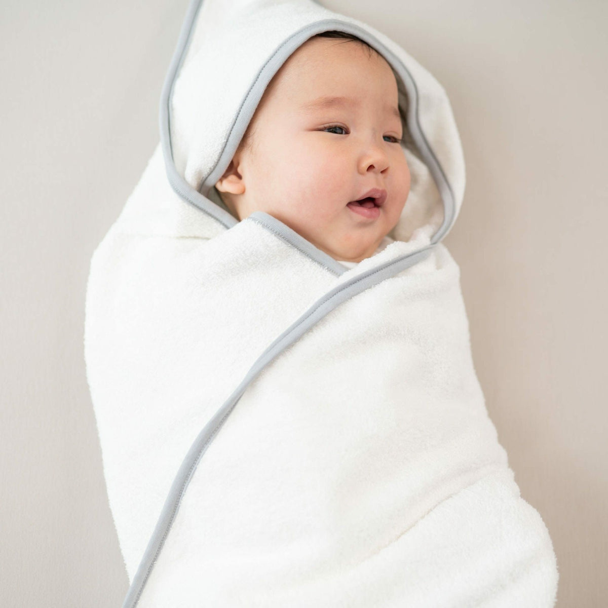 Kyte Baby Hooded Bath Towel in Cloud with Storm Trim