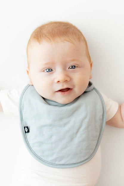 Kyte Baby Cushy Bib in Fog