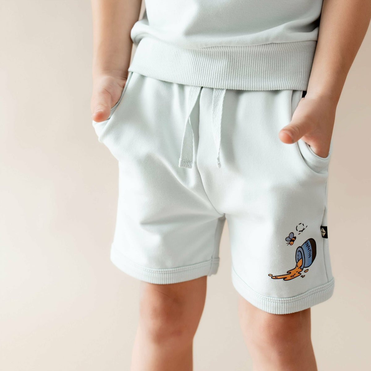 Kyte Baby Short Sleeve Jogger Set in Winnie the Pooh on Dew