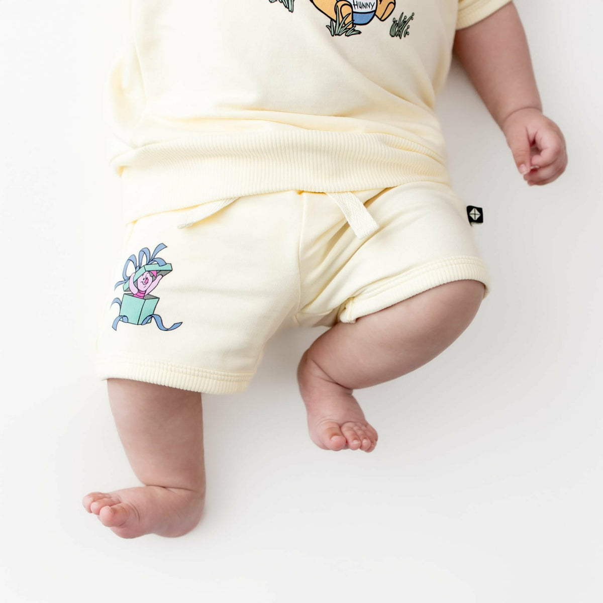 Kyte Baby Short Sleeve Jogger Set in Winnie the Pooh on Chamomile
