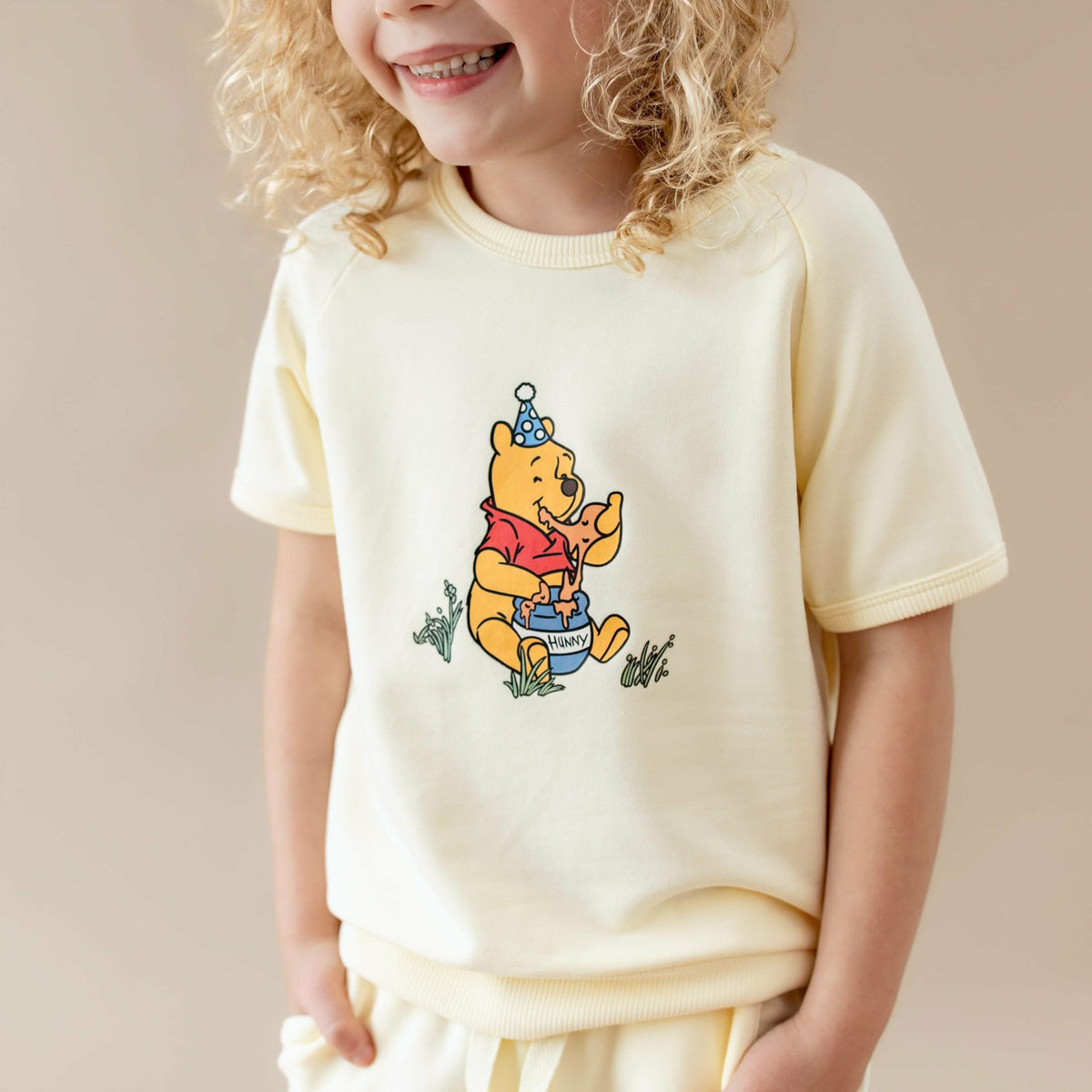 Kyte Baby Short Sleeve Jogger Set in Winnie the Pooh on Chamomile