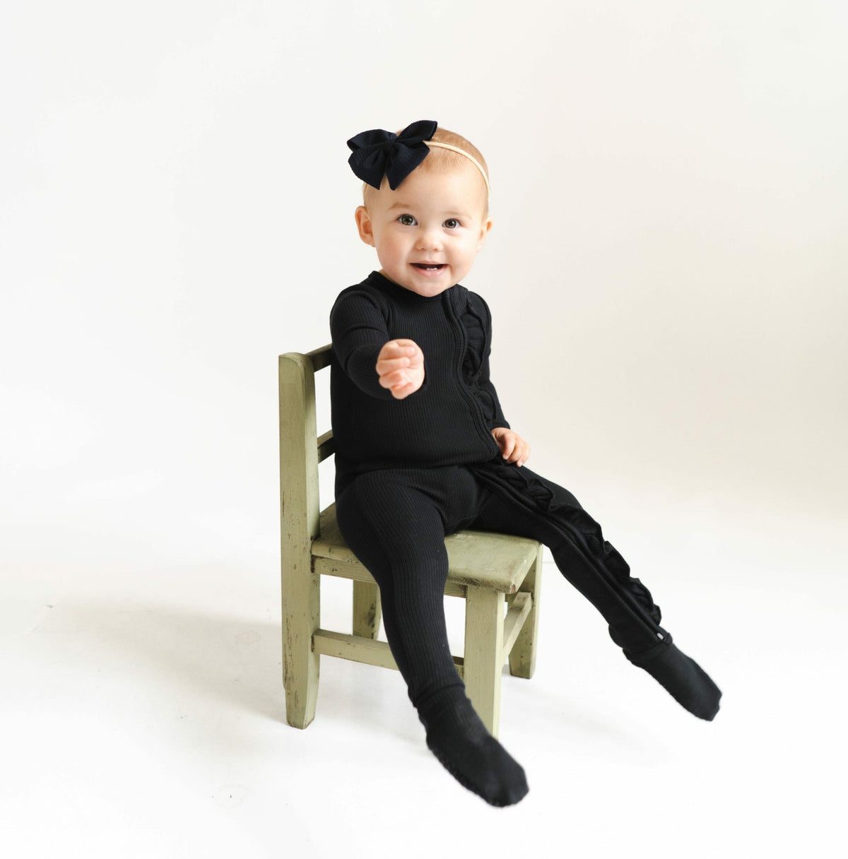 Kyte Baby Ribbed Ruffle Zipper Footie in Midnight