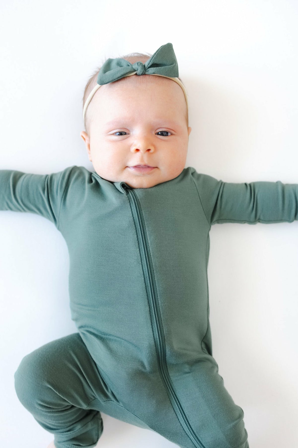 Kyte Baby Tiny Nylon Bow in Pine