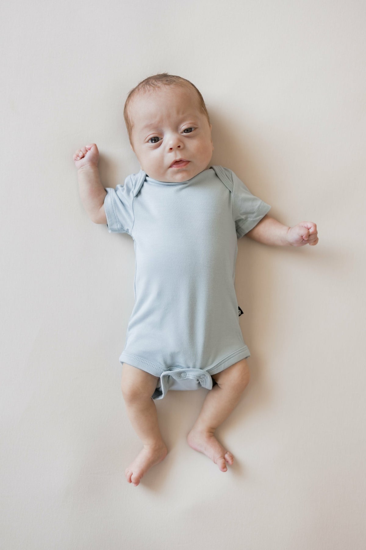 Kyte Baby Bodysuit in Fog