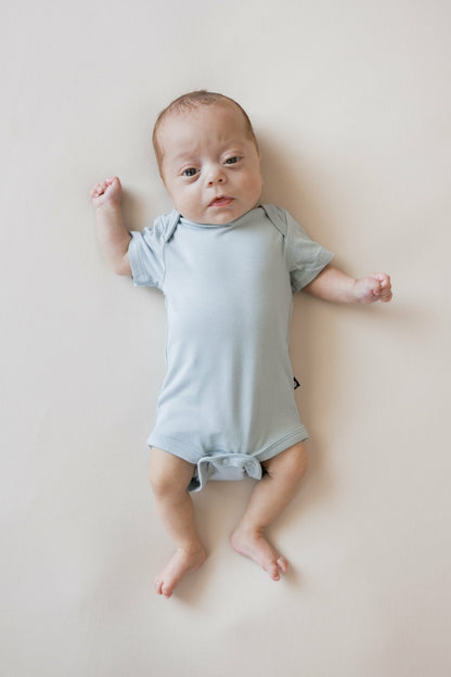 Kyte Baby Bodysuit in Fog
