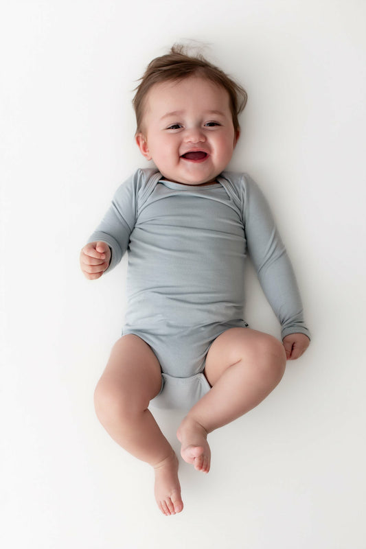 Kyte Baby Long Sleeve Bodysuit in Fog