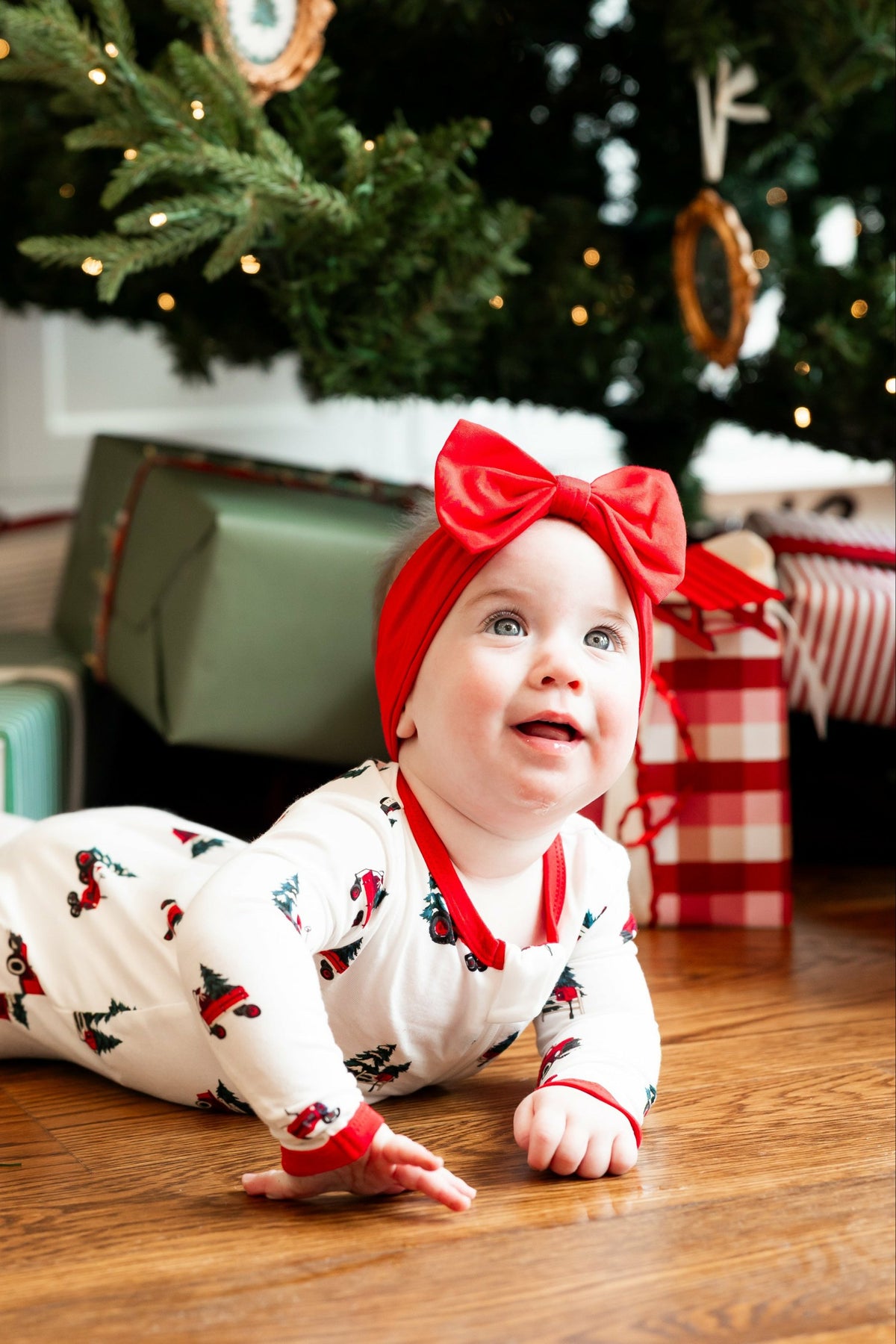 Kyte Baby Zippered Romper in Holiday Tree Farm